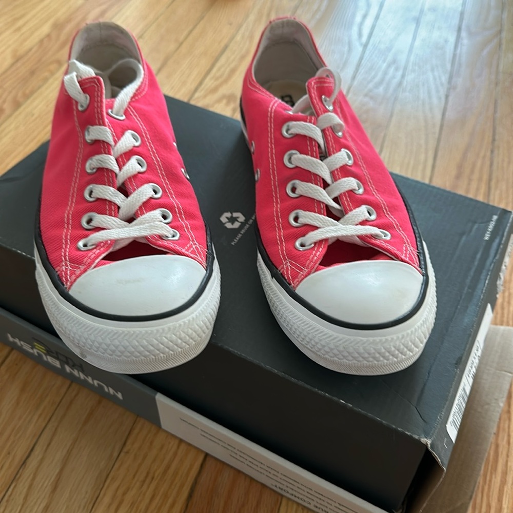 Converse Chuck Taylor Bright Pink Sneaker size 9 women